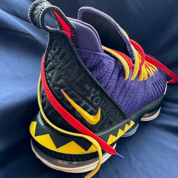 LeBron 16 - Martin main image 4
